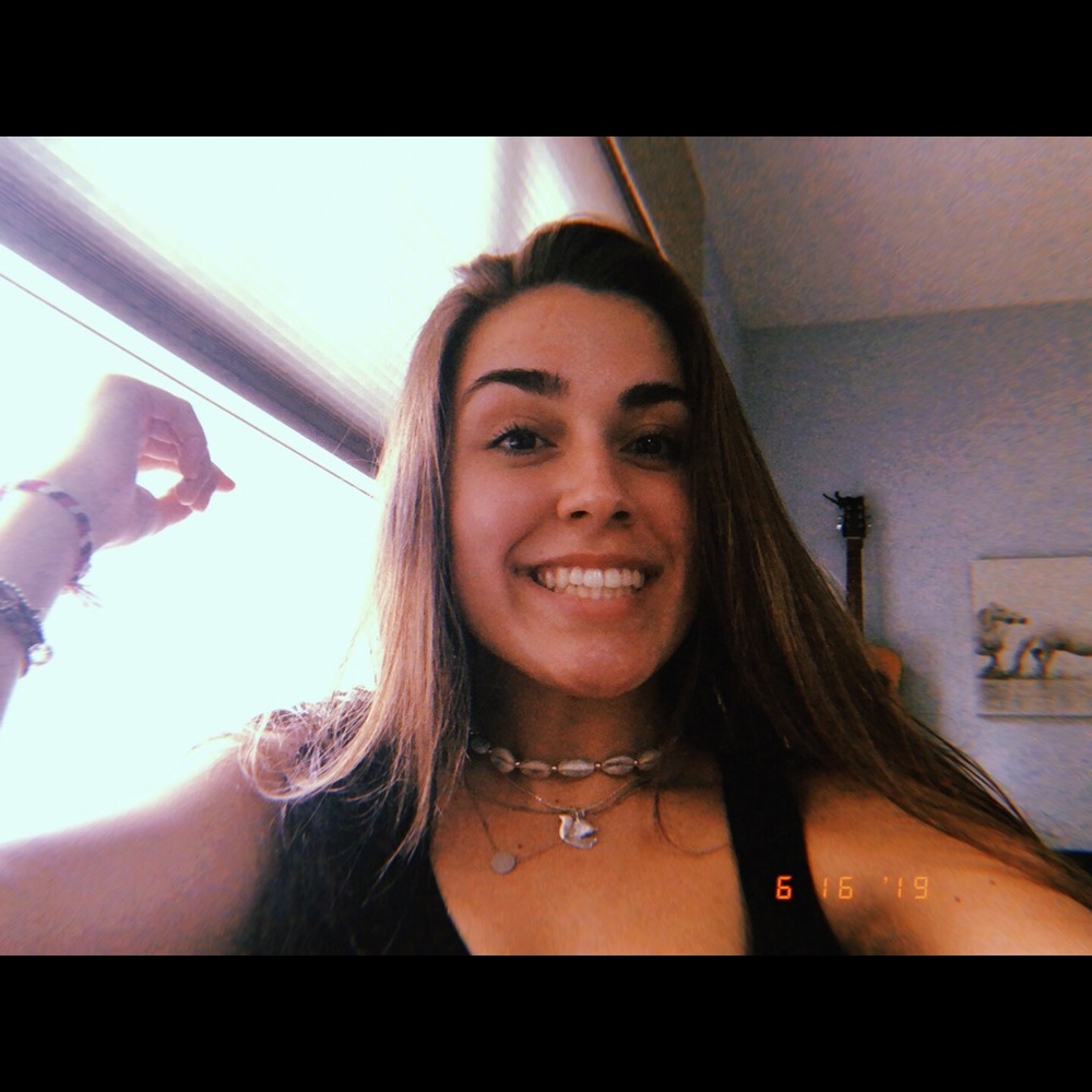 Meet your Posher, Chloe